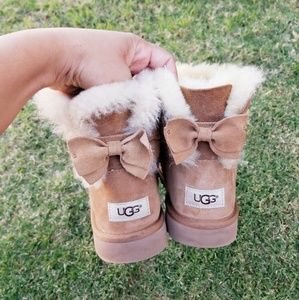 Bow uggs
